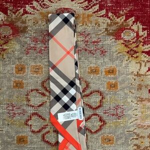 Skinny Burberry scarve